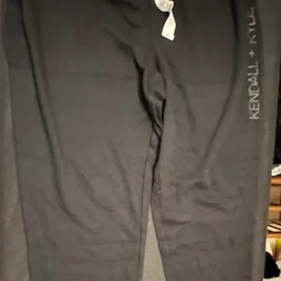 Black Kendall + Kylie's solid French terry pants 7224 NWT Boutique - Picture 1 of 10